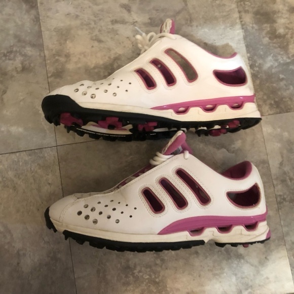 ADIDAS size 9.5 Climate Control  sneakers white & pink with cool cut on heel - Picture 9 of 14